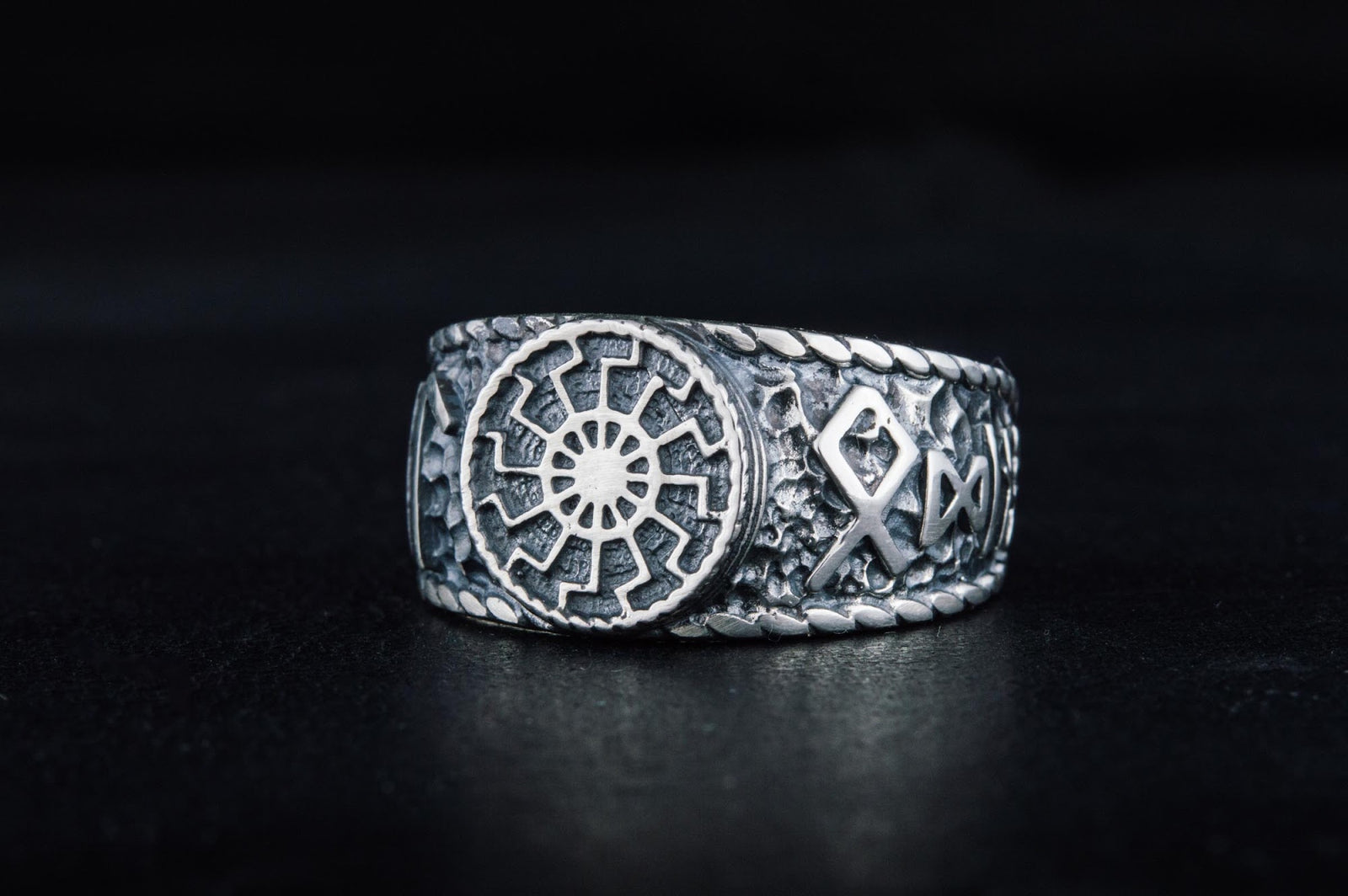 Bague Soleil Noir et Salut à Odin Runes — Argent 925