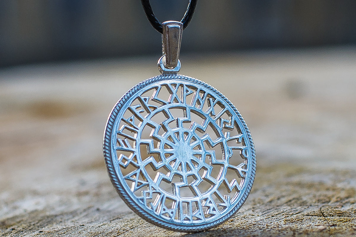 Pendentif Soleil Noir Sigrun — Argent 925