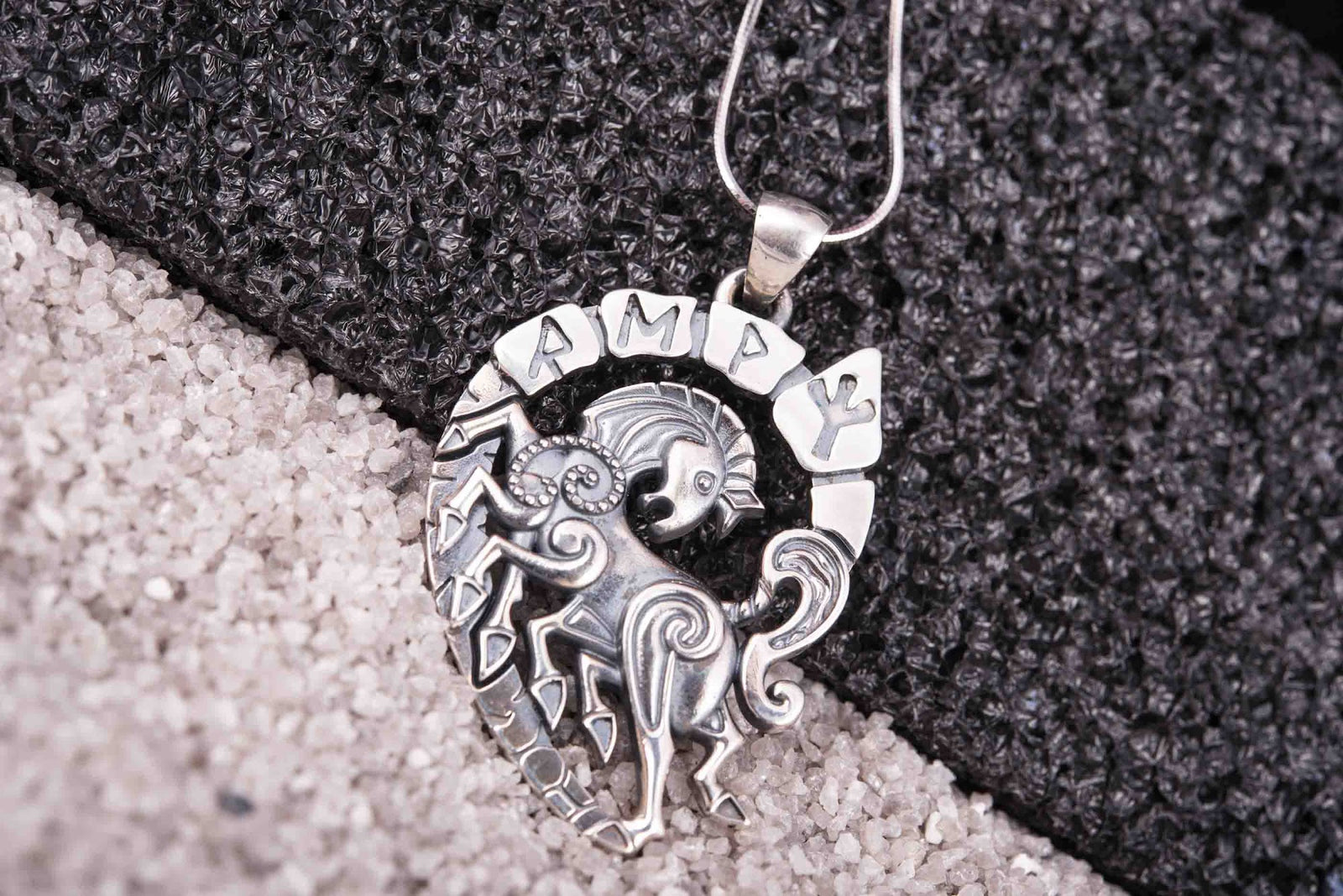 Pendentif Sleipnir et Runes — Argent 925