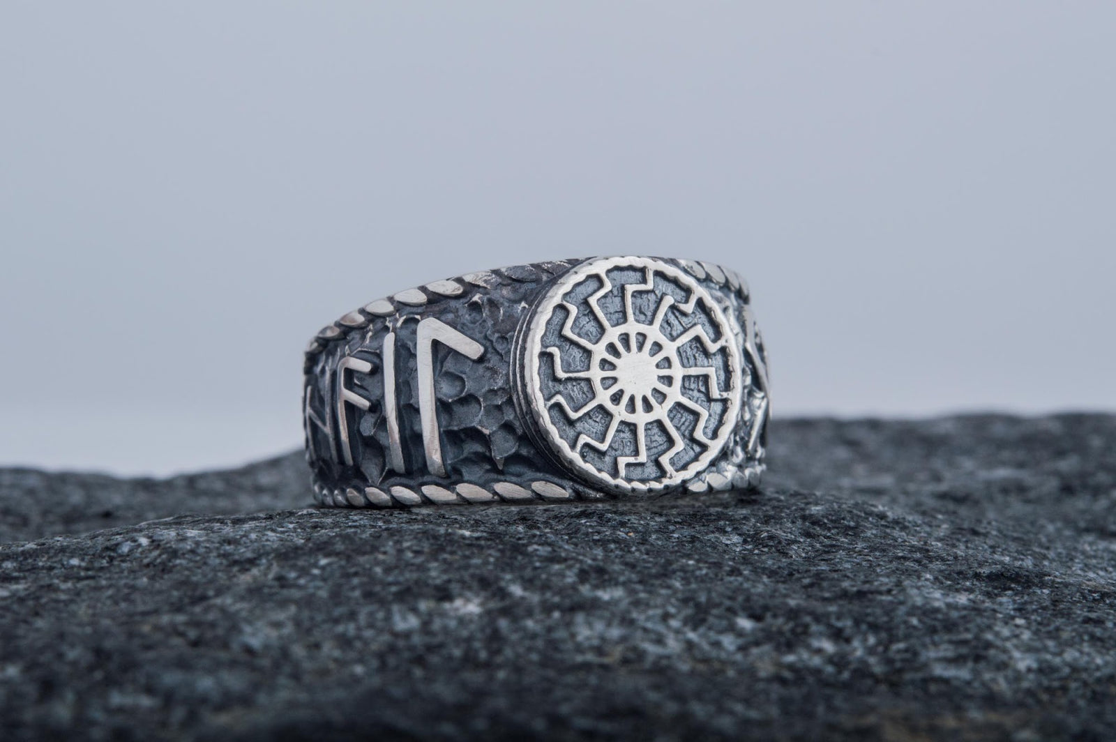 Bague Soleil Noir et Salut à Odin Runes — Argent 925