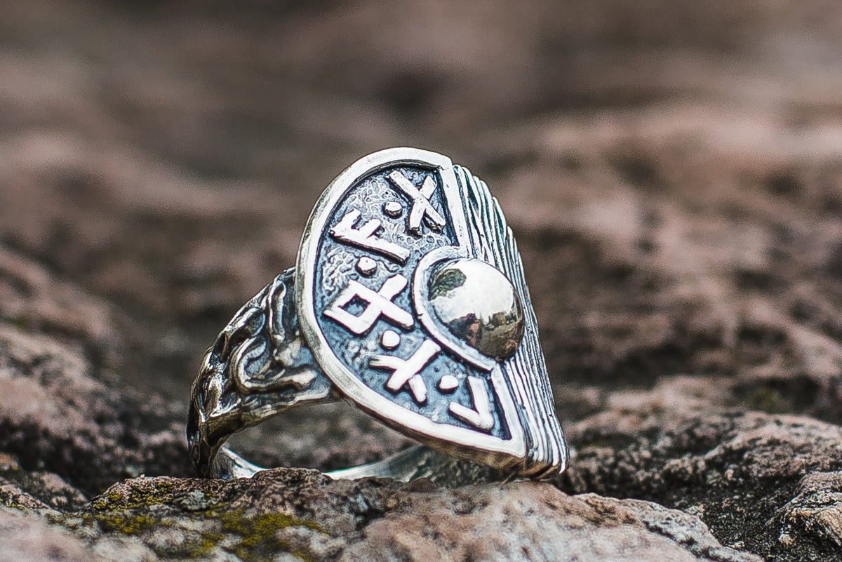 Bague Texturée Bouclier et Runes — Argent 925
