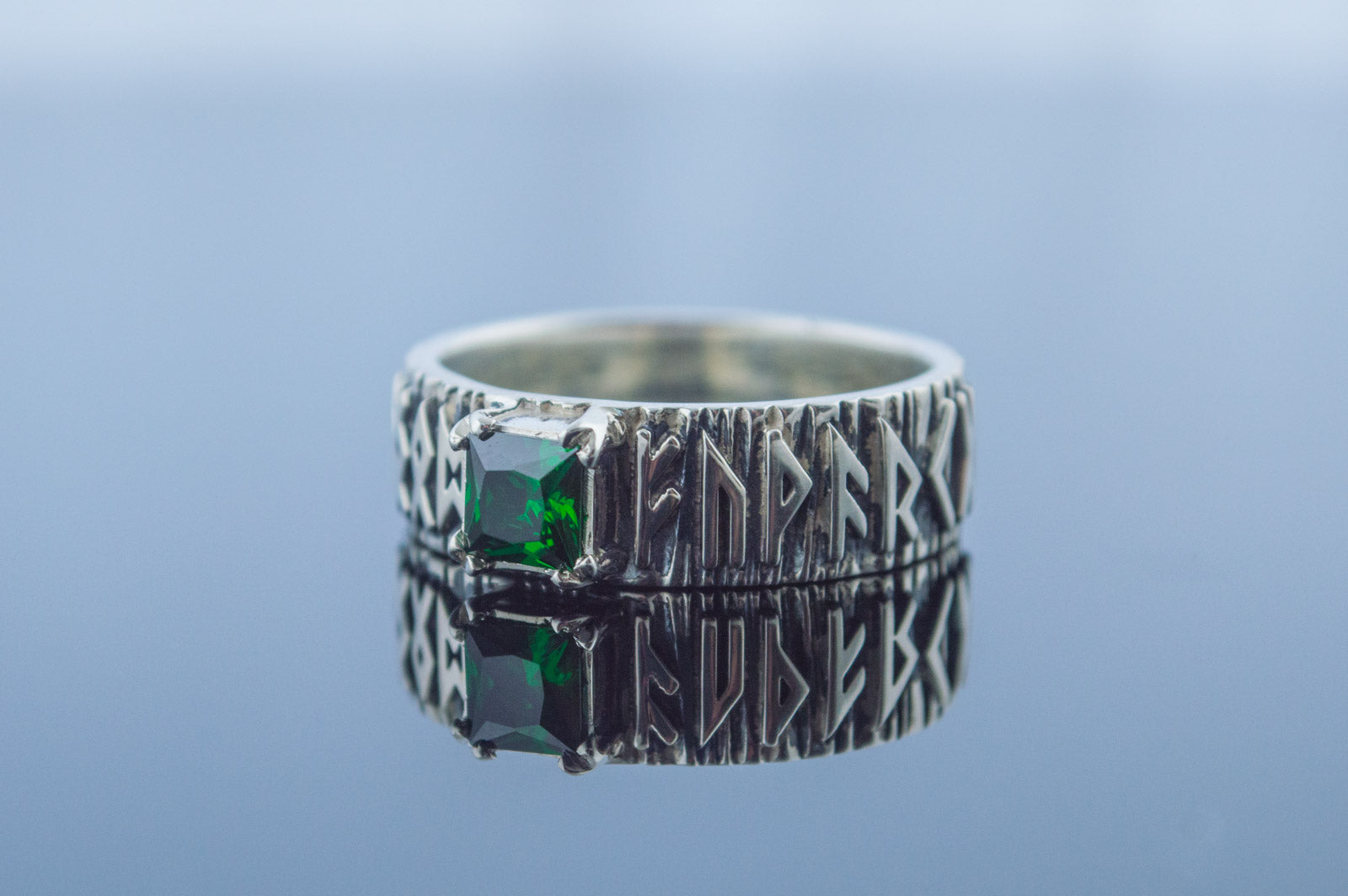 Bague Runes et Zircon Cubique pierre verte — Argent 925