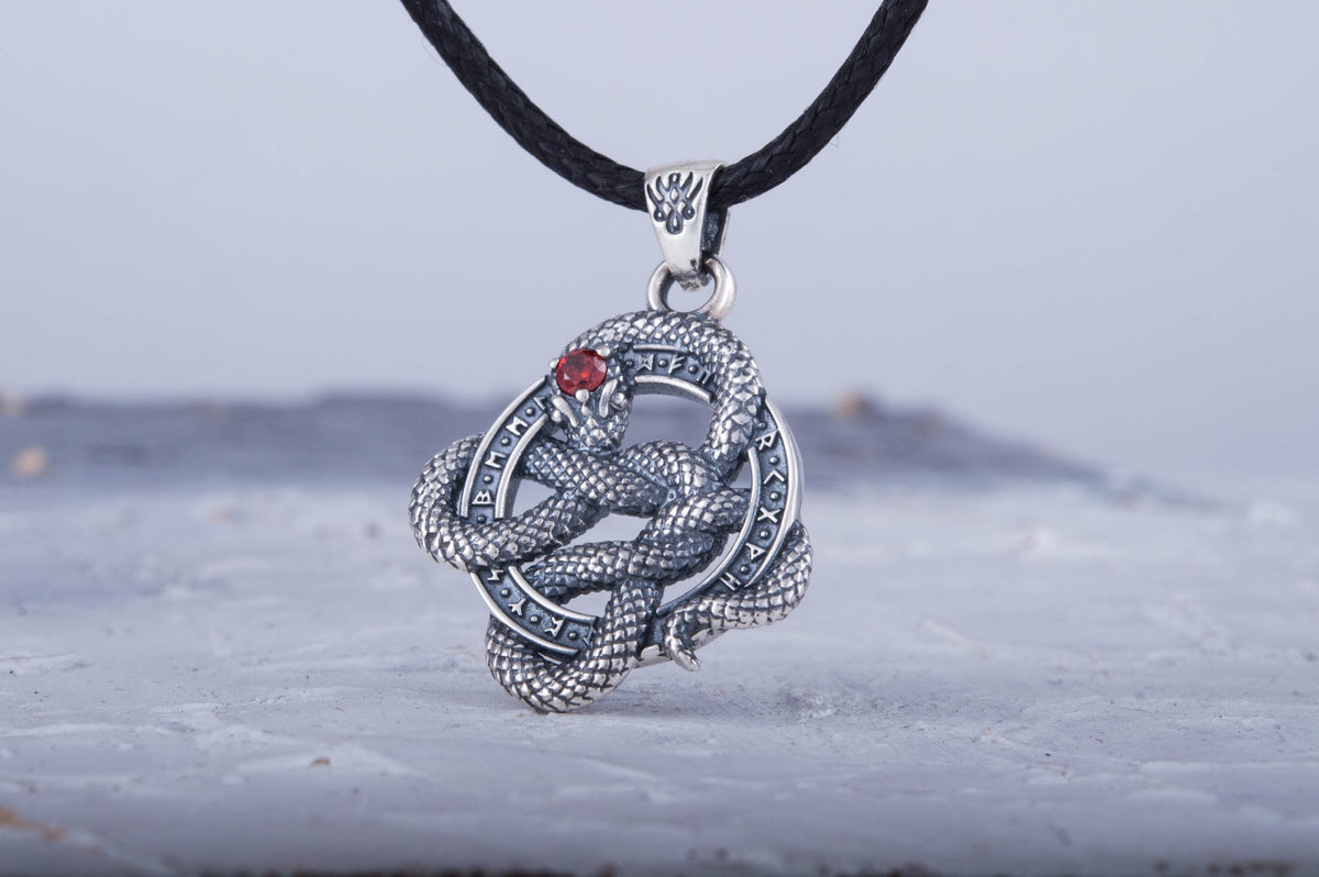 Pendentif Serpent et Runes pierre rouge — Argent 925