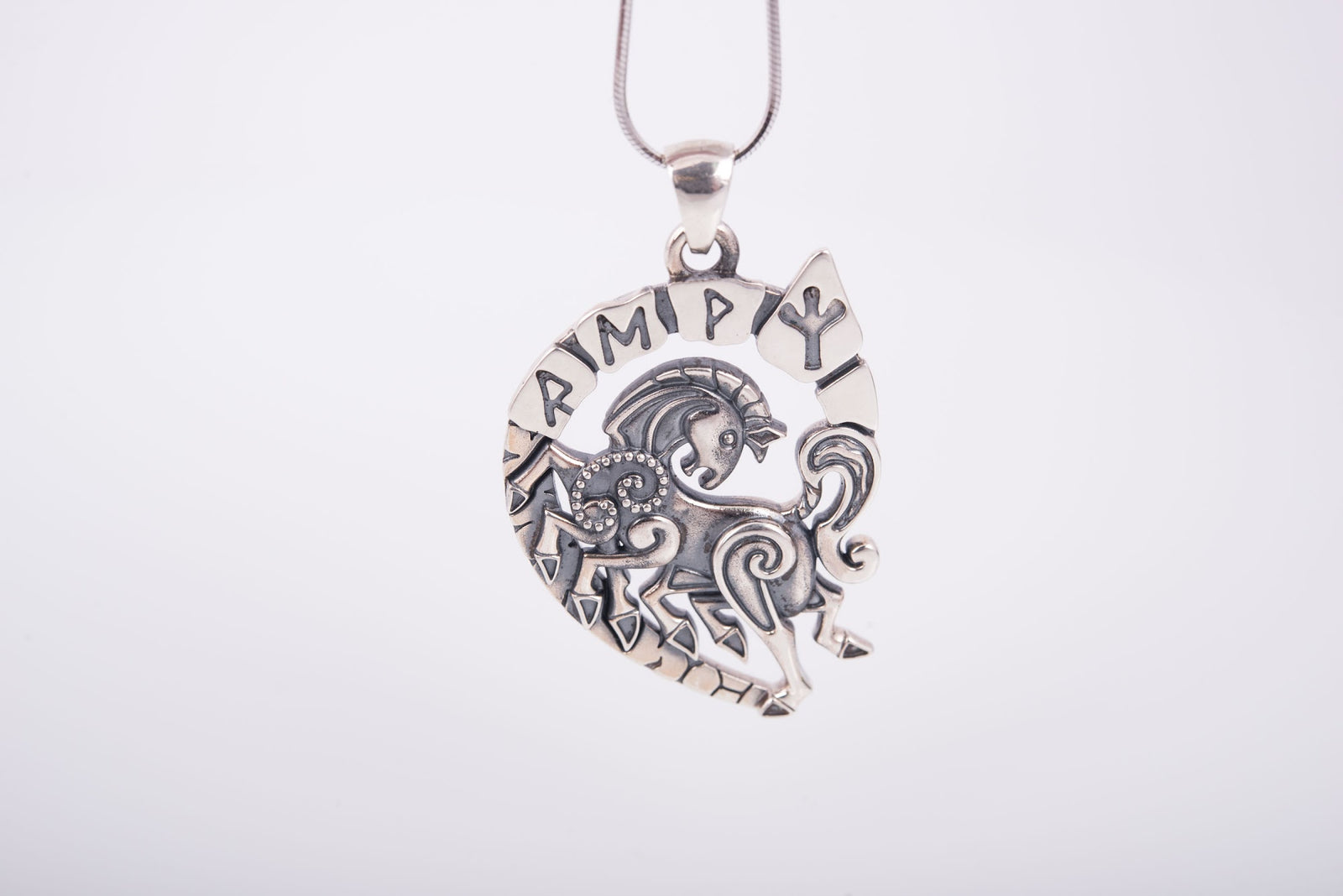 Pendentif Sleipnir et Runes — Argent 925