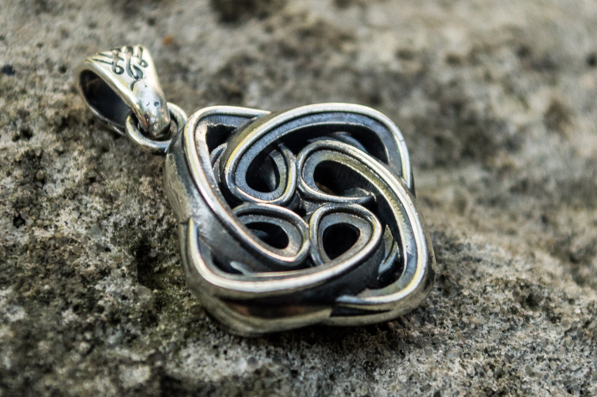 Pendentif Nœud Celtique et Ornement — Argent 925