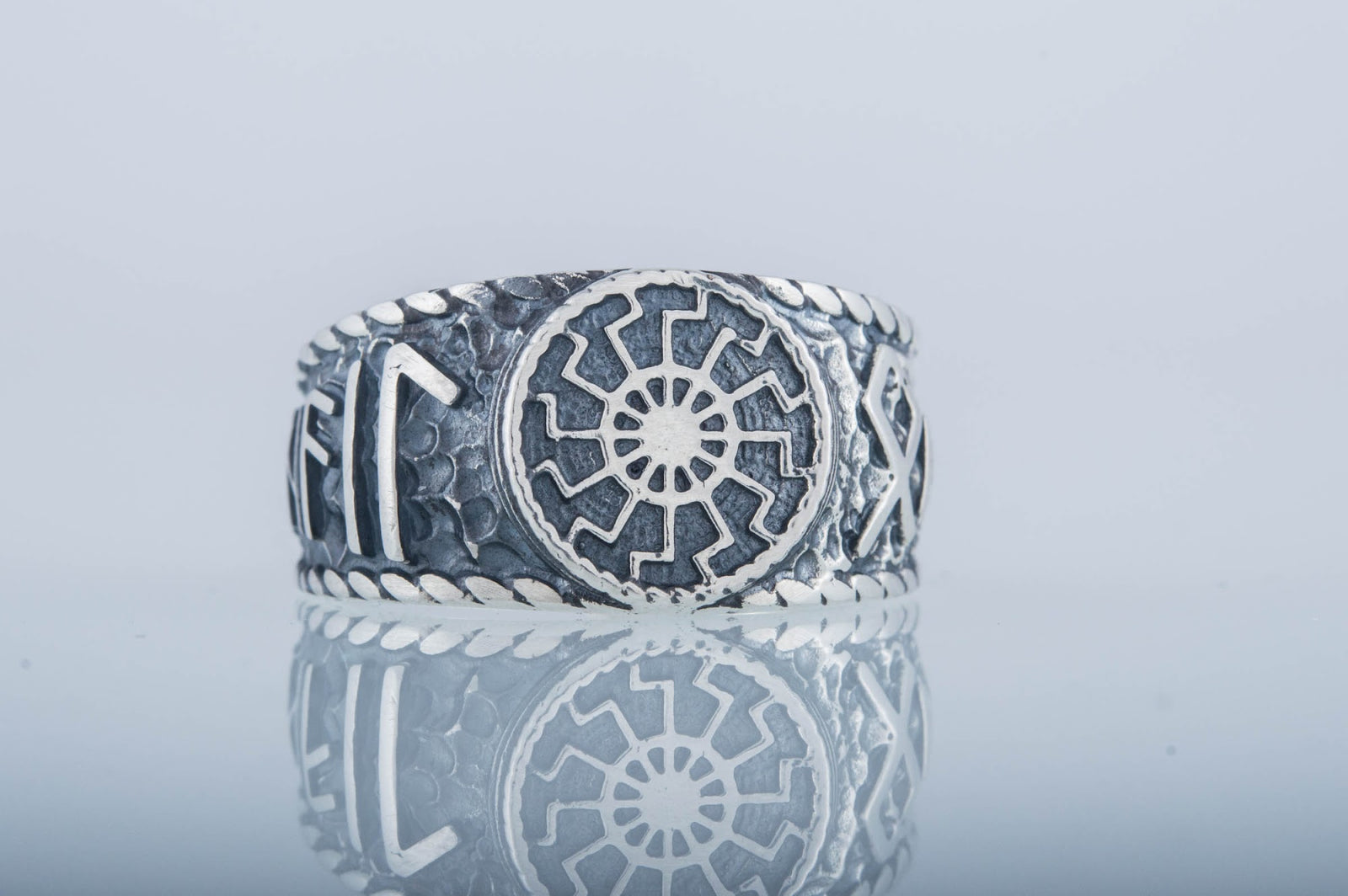 Bague Soleil Noir et Salut à Odin Runes — Argent 925