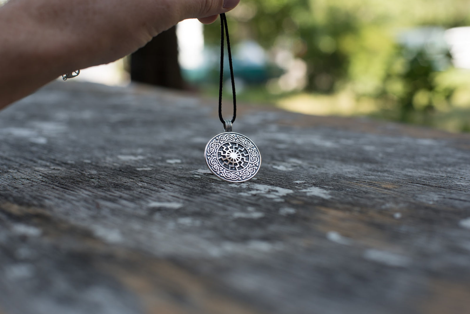 Pendentif Soleil Noir et Ornement — Argent 925