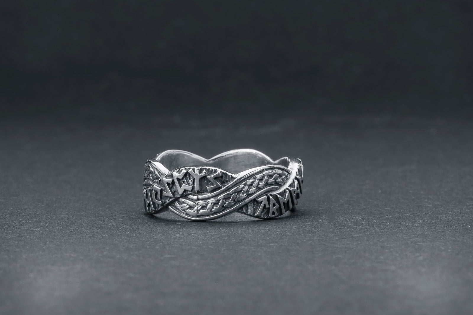 Bague Futhark Ancien et Runes Sigrun — Argent 925