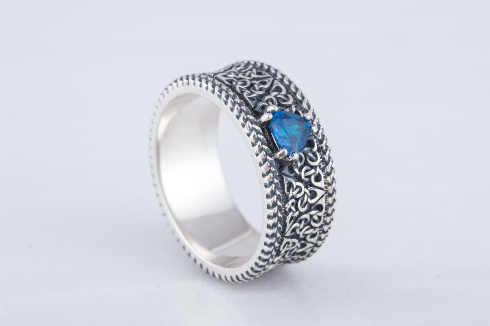 Bague Ornement et Triquetra sertie de pierres — Argent 925