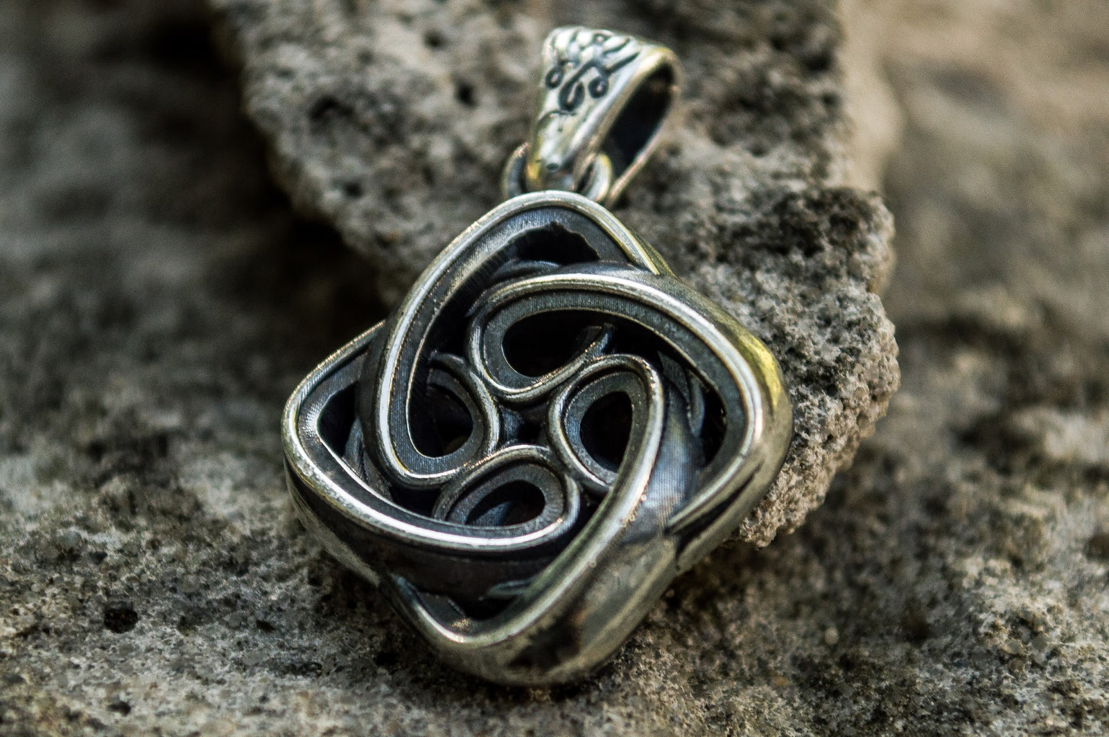 Pendentif Nœud Celtique et Ornement — Argent 925