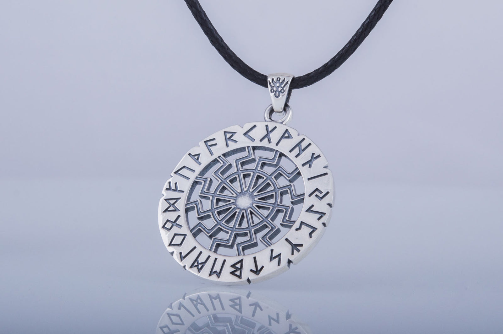 Pendentif Soleil Noir et Futhark Ancien — Argent 925