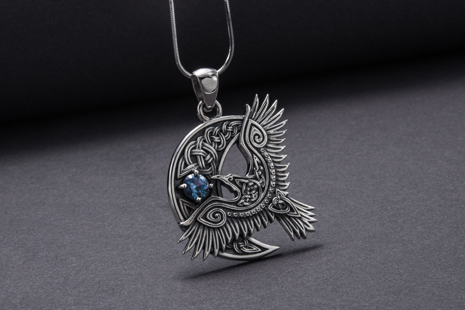 Pendentif Corbeau serti de pierres — Argent 925
