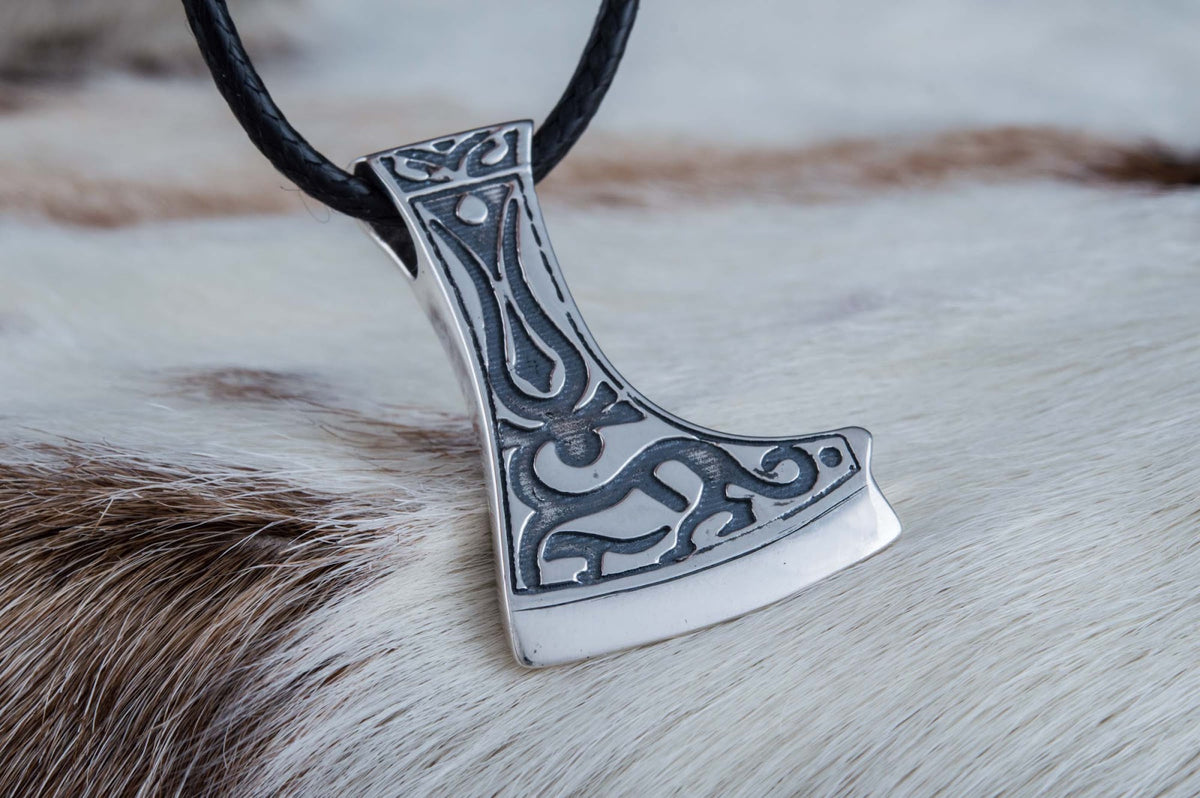 Pendentif Hache et Ornement Veles — Argent 925
