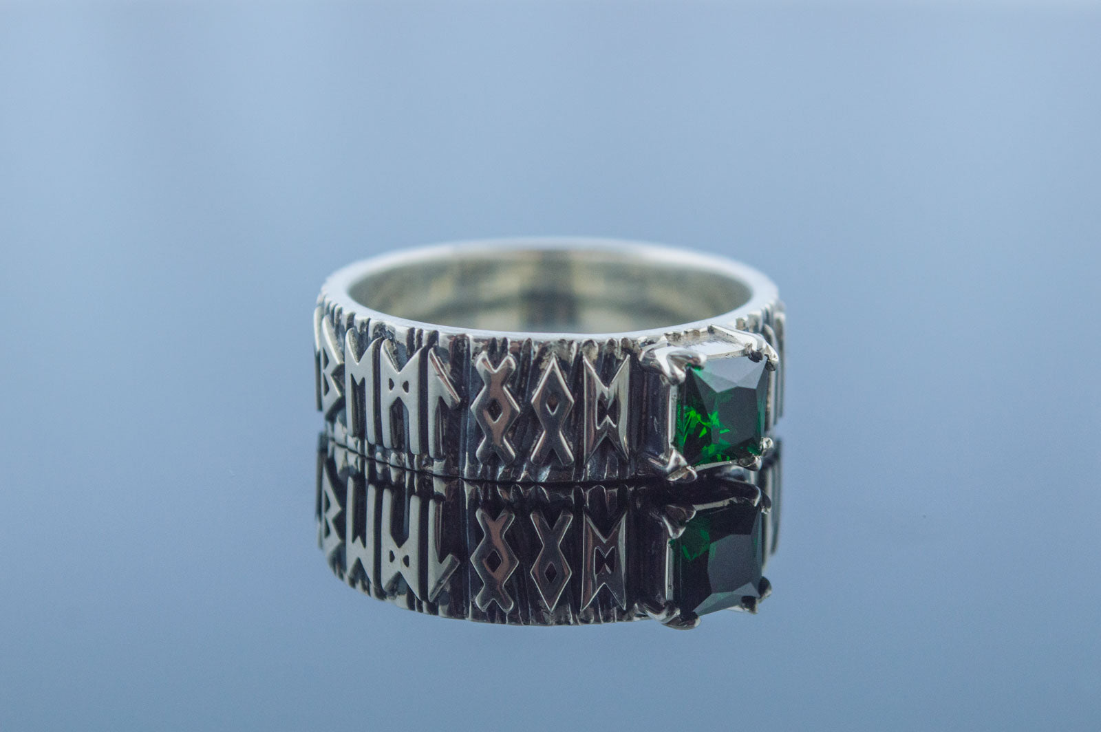 Bague Runes et Zircon Cubique pierre verte — Argent 925