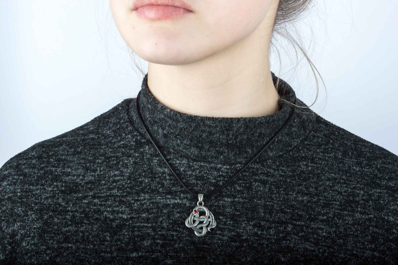 Pendentif Serpent et Runes pierre rouge — Argent 925