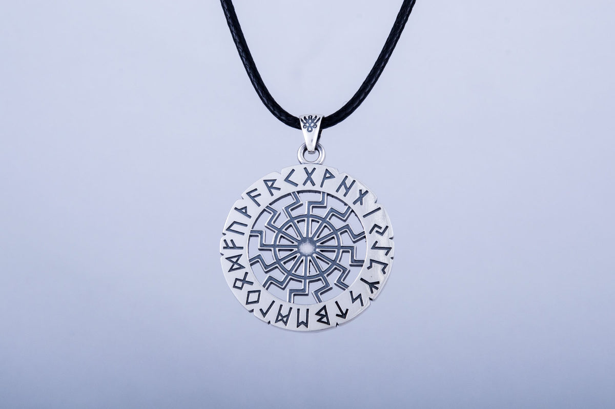 Pendentif Soleil Noir et Futhark Ancien — Argent 925