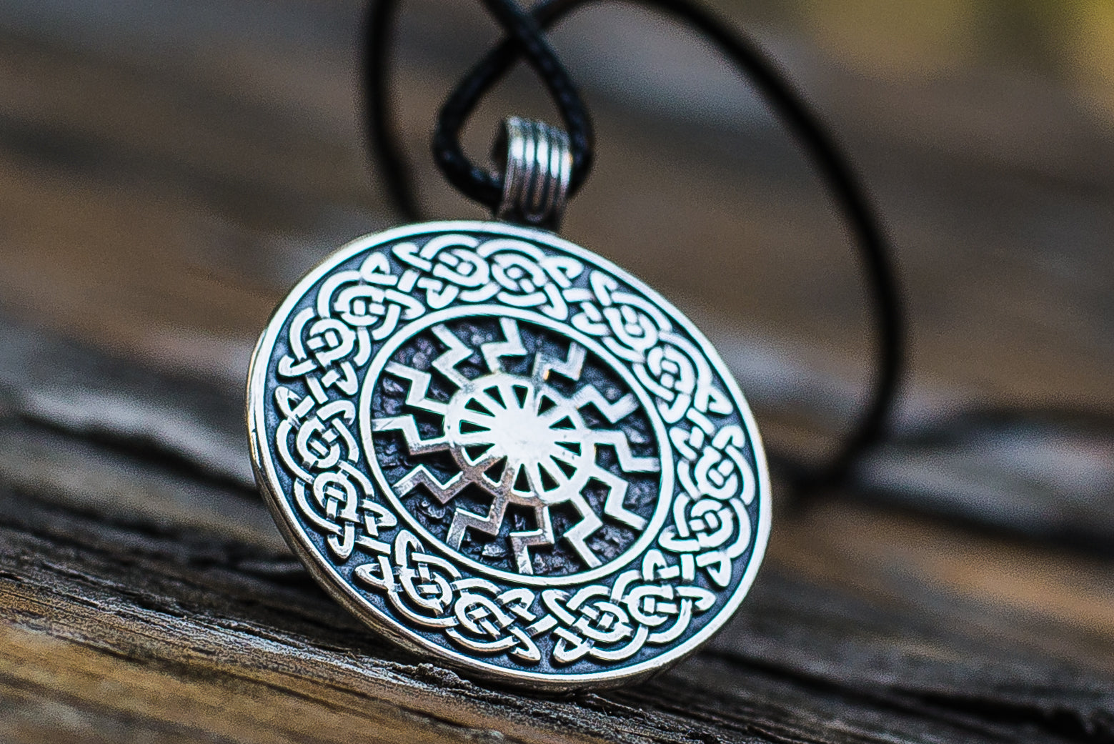 Pendentif Soleil Noir et Ornement — Argent 925