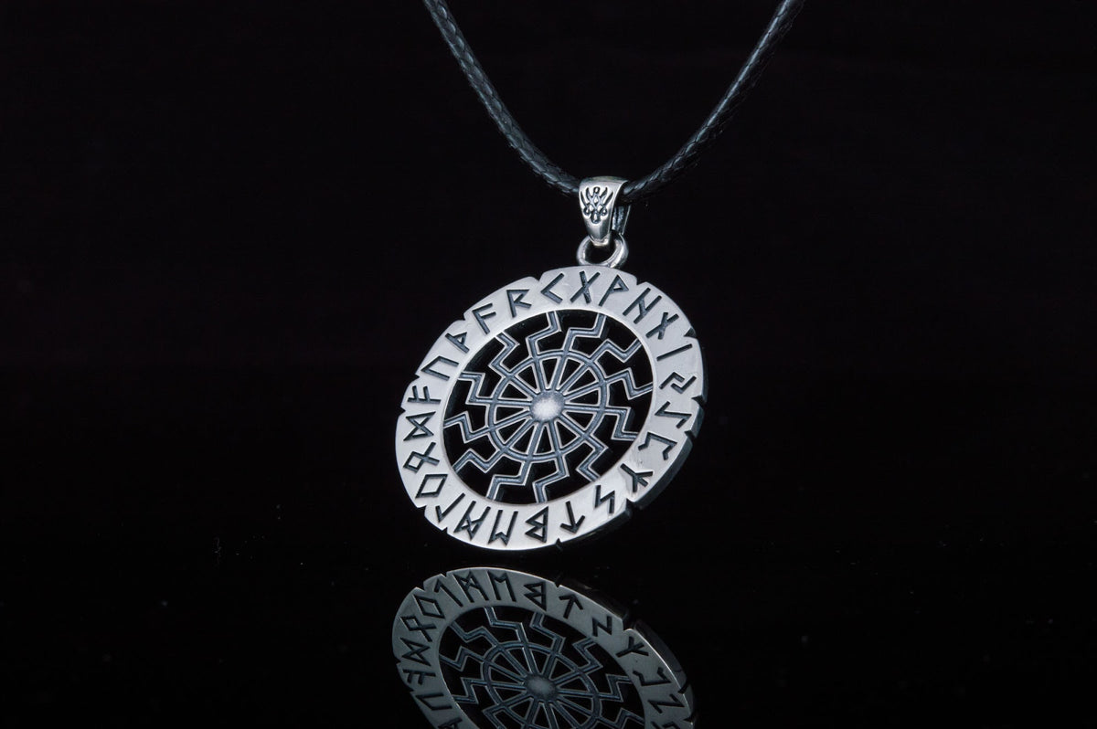 Pendentif Soleil Noir et Futhark Ancien — Argent 925