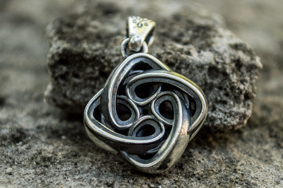 Pendentif Nœud Celtique et Ornement — Argent 925