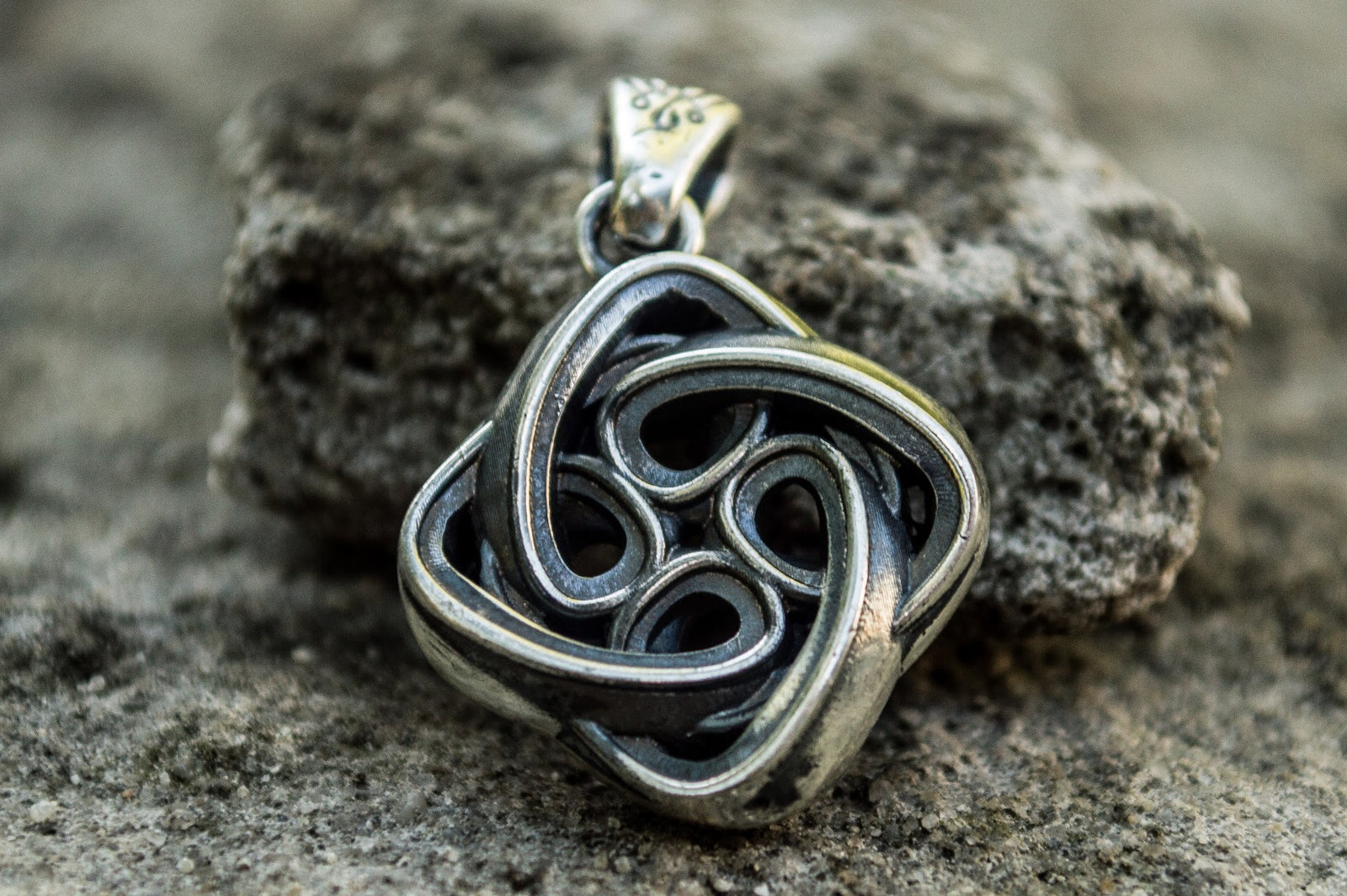 Pendentif Nœud Celtique et Ornement — Argent 925