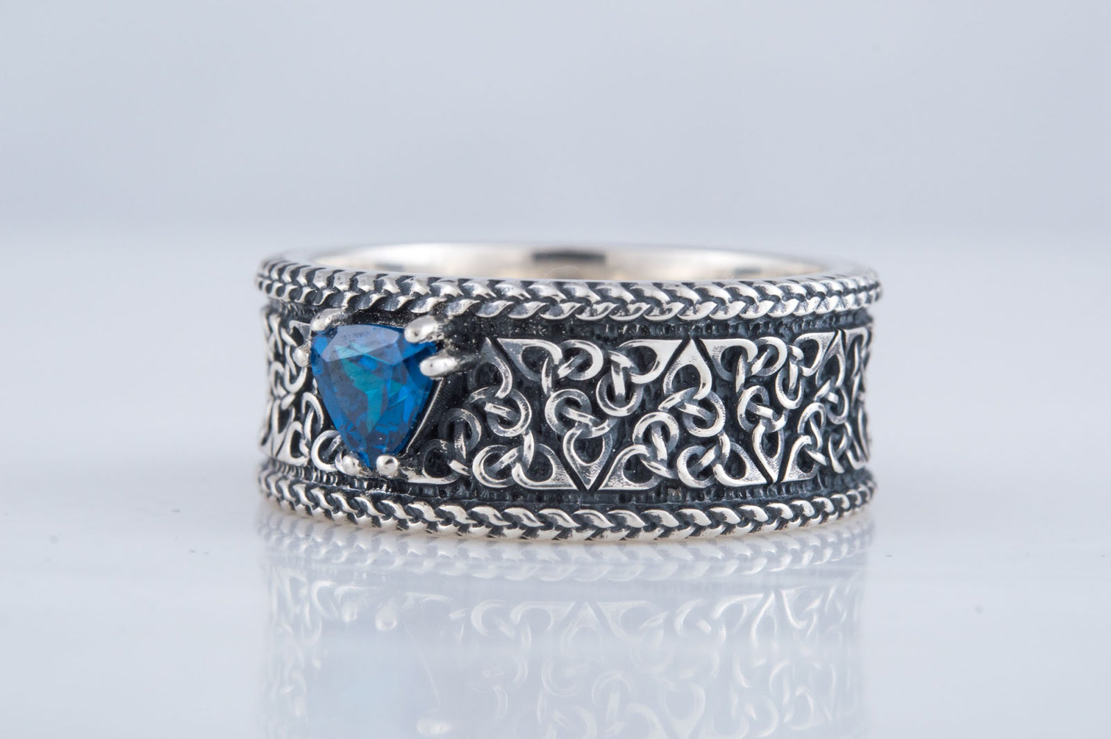 Bague Ornement et Triquetra sertie de pierres — Argent 925