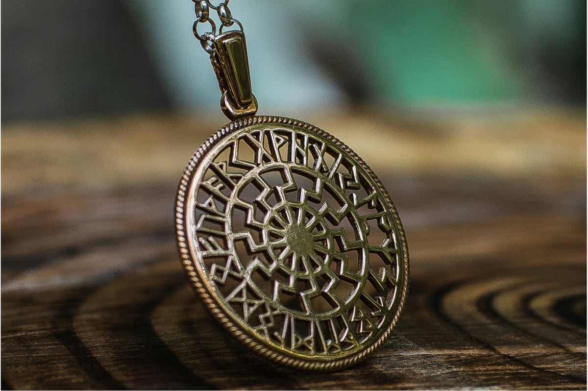 Pendentif Soleil Noir Sigrun — Bronze