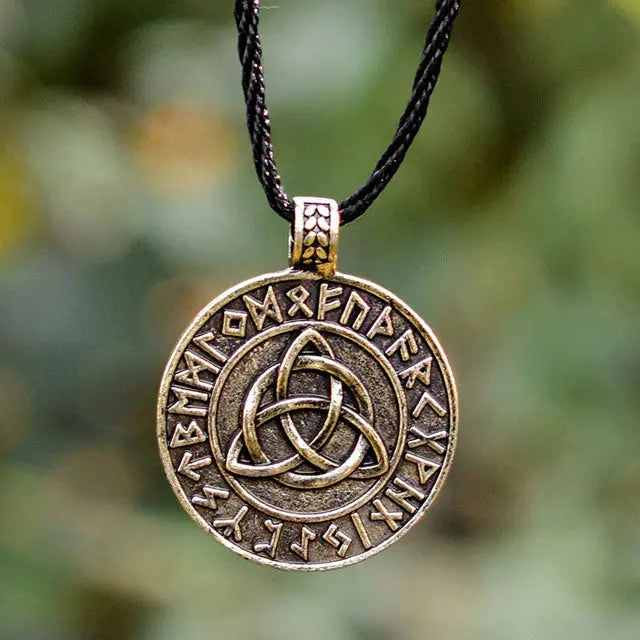 COLLIER-VIKING TRIQUETRA - RUNES - Viking Héritage