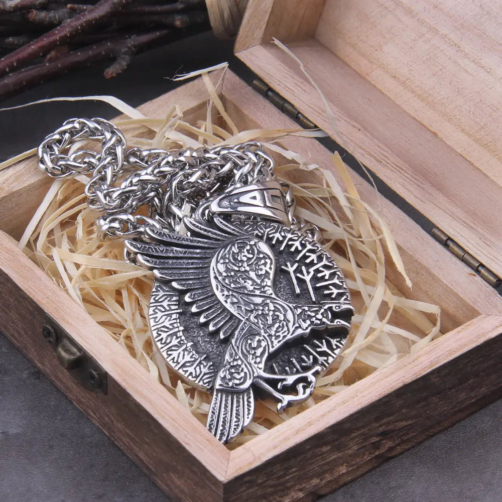 Collier pendentif crâne de corbeau hugin/munin : par domainedubizarre
