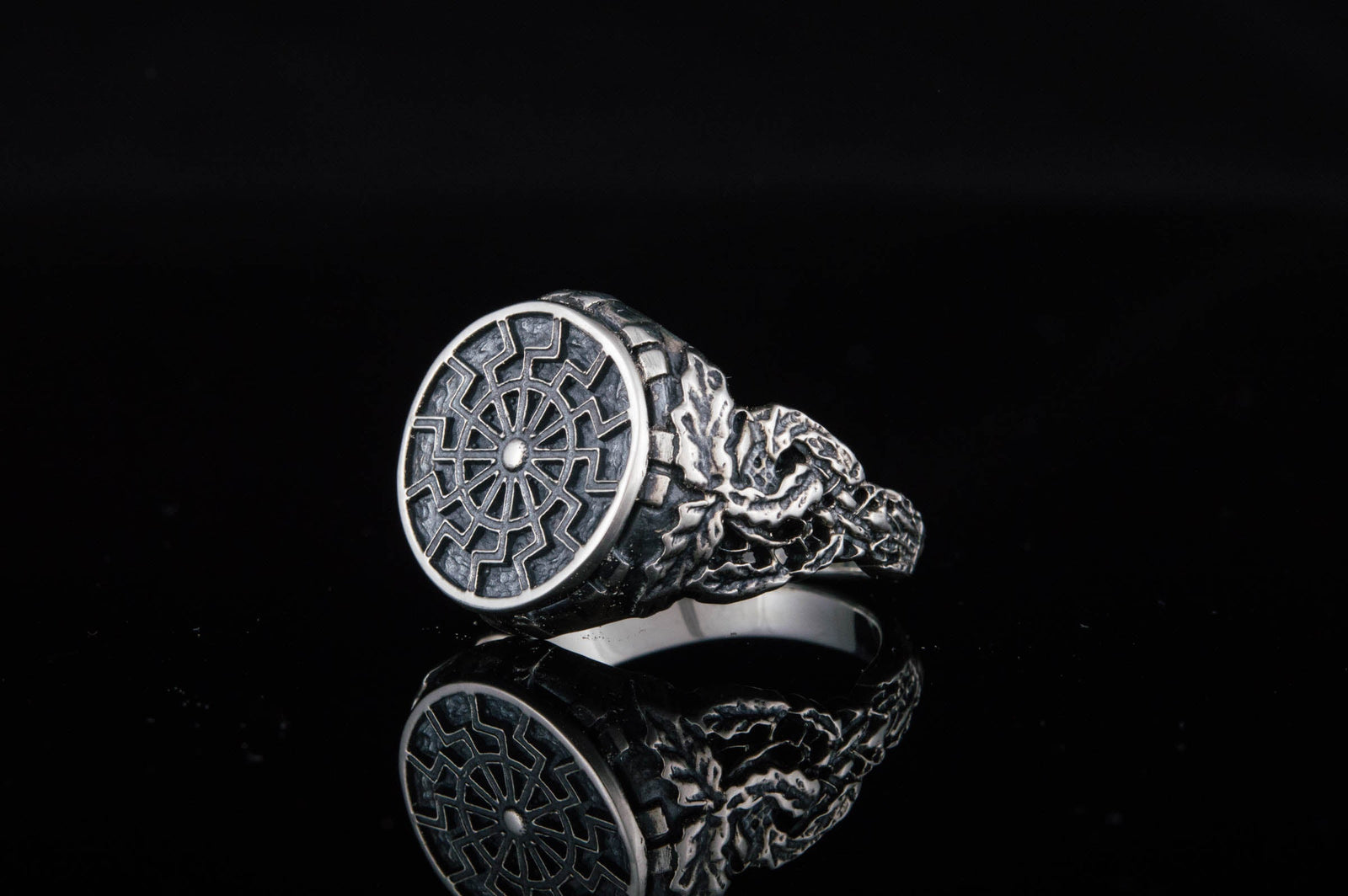 Bague Soleil Noir et Feuilles de Chêne Ragnar — Argent 925